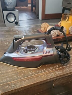 CHI Steam 13101 Iron w/ Titanium Infused Ceramic Soleplate (1700w) Tested Wrks.